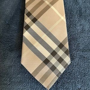Burberry Men’s Tie- 100% Silk- Cream and Black